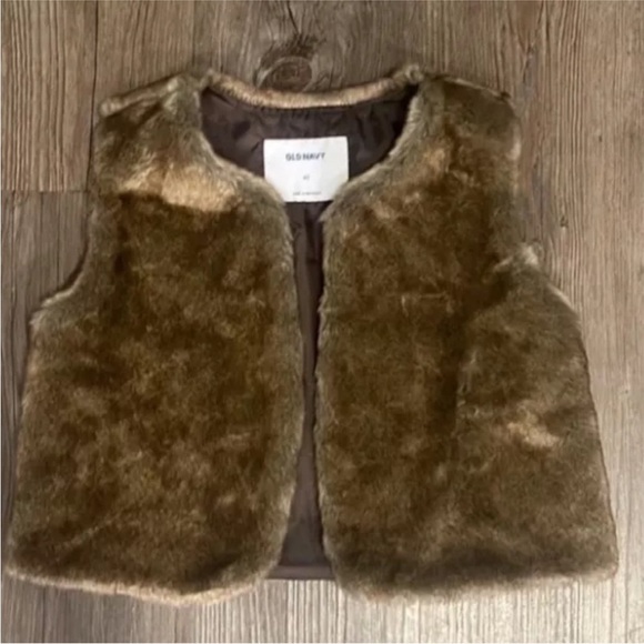 Old Navy Faux Fur Vest in Brown Size 4T - Picture 3 of 6